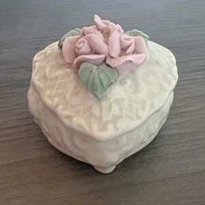 Tiny heart/flower trinket box